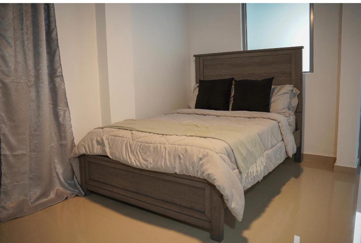North Breeze Guest House 1 레빗타운 외부 사진