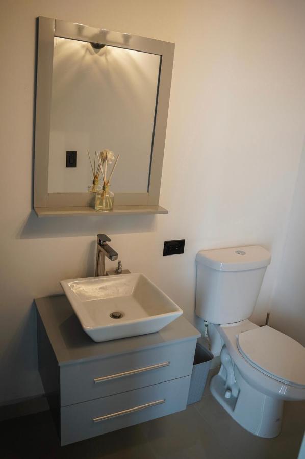 North Breeze Guest House 1 레빗타운 외부 사진
